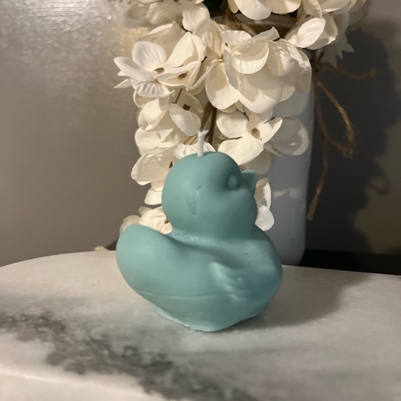 Duck 🦆 Candle - Ocean Breeze Scent - Picture 3 of 4